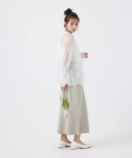 【torrazzo donna（トラッゾドンナ）】フローラルラッセルレースブラウス