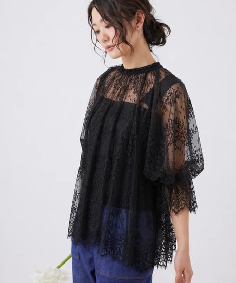 【torrazzo donna（トラッゾドンナ）】フローラルラッセルレースブラウス