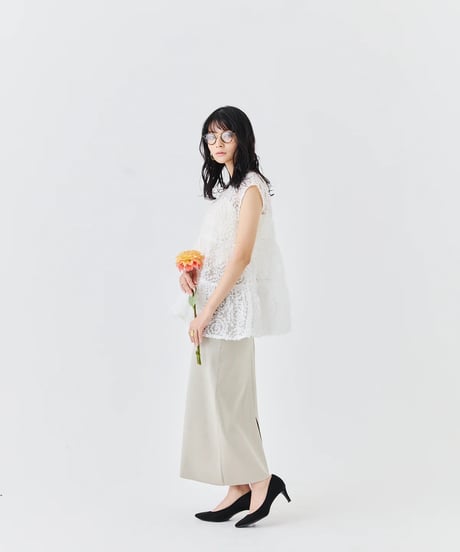 【torrazzo donna（トラッゾドンナ）】メッシュ刺繍レースノースリーブトップス