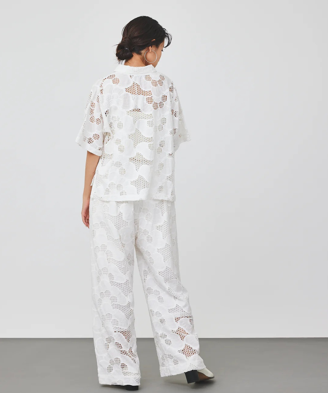 torrazzo donna（トラッゾドンナ）】カットワークレースワイドパンツ 