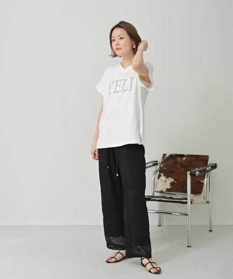 【HERENCIA（ヘレンチア）】VネックロゴTシャツ