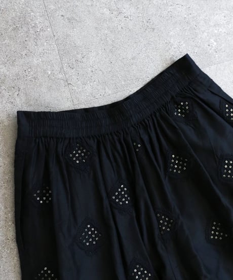 【torrazzo donna（トラッゾドンナ）】インド刺繍ボトムス