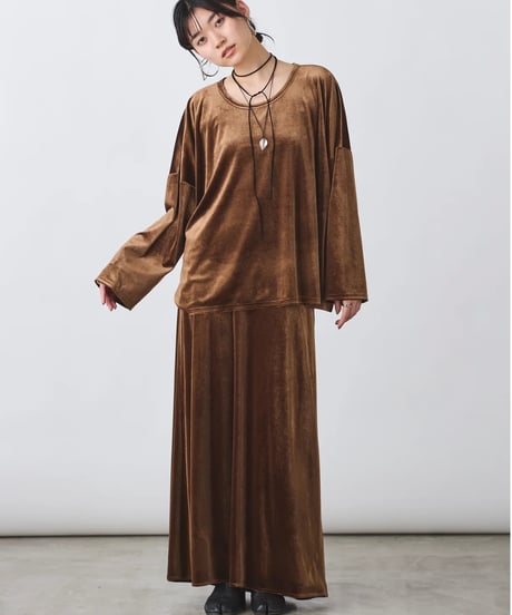 【torrazzo donna（トラッゾドンナ）】ベロアオーバーサイズプルオーバー