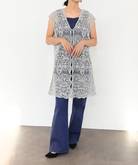 【torrazzo donna（トラッゾドンナ）】コード刺繍レースジレ