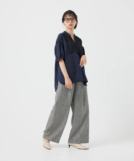【torrazzo donna（トラッゾドンナ）】コードレースヨークブラウス