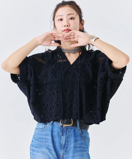 【torrazzo donna（トラッゾドンナ）】インドカットワークレーストップス