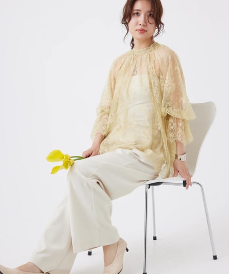 【torrazzo donna（トラッゾドンナ）】フローラルラッセルレースブラウス