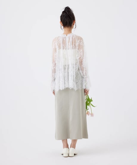 【torrazzo donna（トラッゾドンナ）】フローラルラッセルレースブラウス