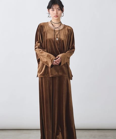 【torrazzo donna（トラッゾドンナ）】ベロアオーバーサイズプルオーバー