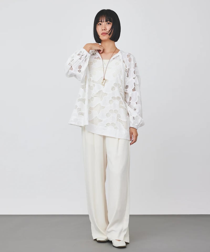 torrazzo donna（トラッゾドンナ）】カットワークレースブラウス