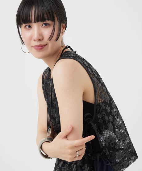 【torrazzo donna（トラッゾドンナ）】スパングルサイドリボンベスト
