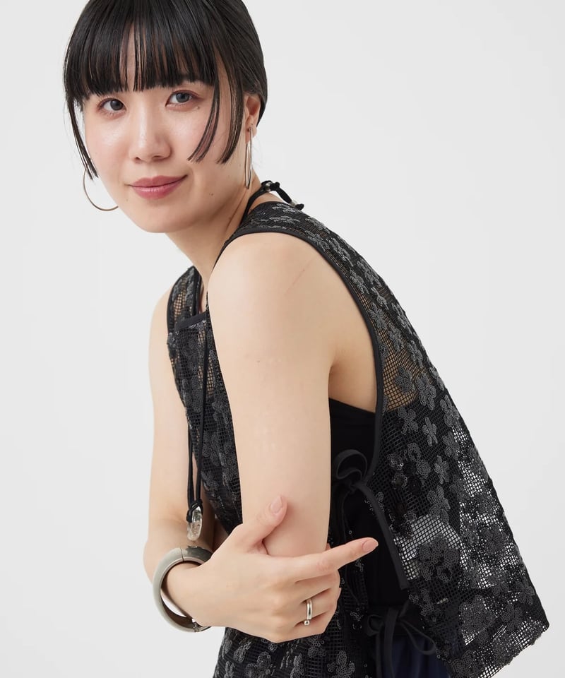 torrazzo donna（トラッゾドンナ）】スパングルサイドリボンベスト