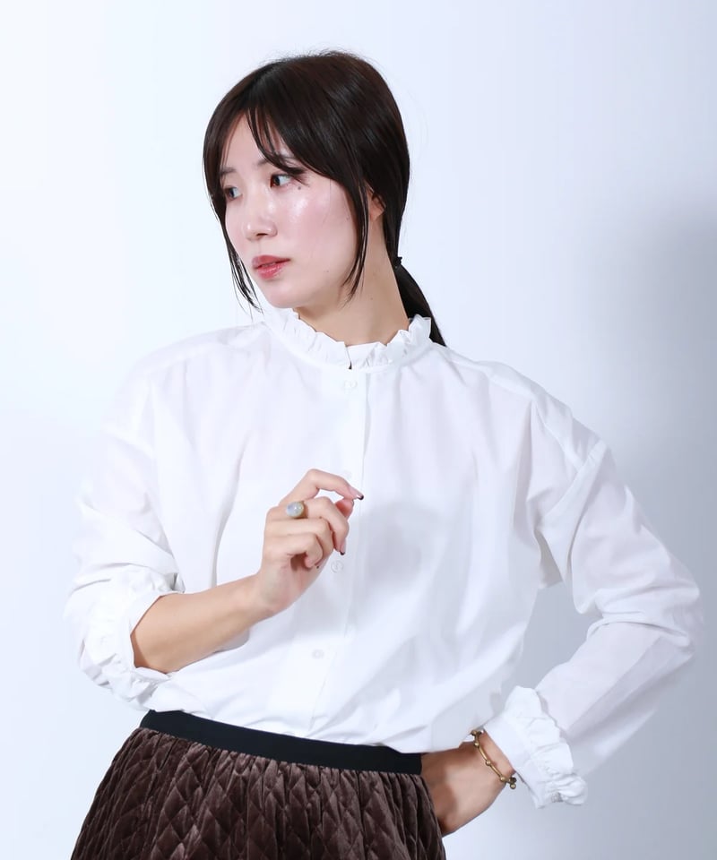 torrazzo donna（トラッゾドンナ）】フリルカラーデザインシャツ