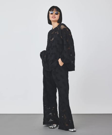 【torrazzo donna（トラッゾドンナ）】カットワークレースブラウス