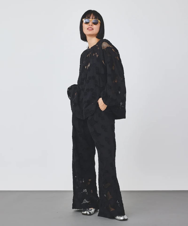 torrazzo donna（トラッゾドンナ）】カットワークレースブラウス