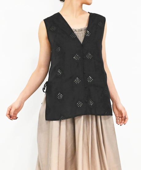 【torrazzo donna（トラッゾドンナ）】インド刺繍レイヤード２WAYトップス