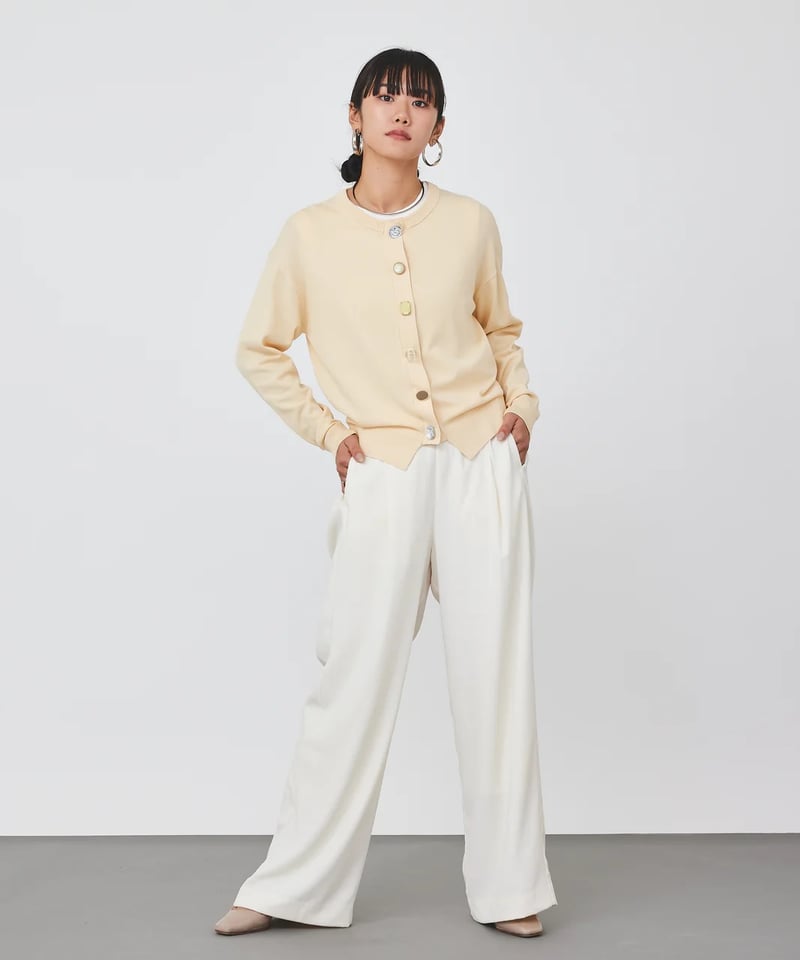 【新品】TORRAZZO DONNA ホワイトカーディガン ビジューボタン 優待価格[TORRAZZO DONNA]ワッフルスタイルビジューカーディガン