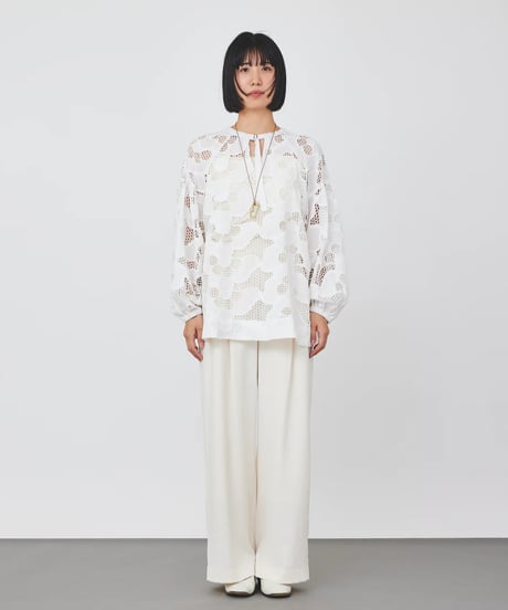 【torrazzo donna（トラッゾドンナ）】カットワークレースブラウス
