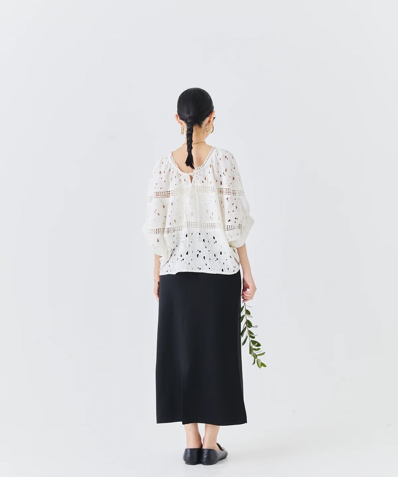 torrazzo donna（トラッゾドンナ）】インドカットワークレーストップス