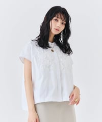 【torrazzo donna（トラッゾドンナ）】フローラルモチーフブラウス