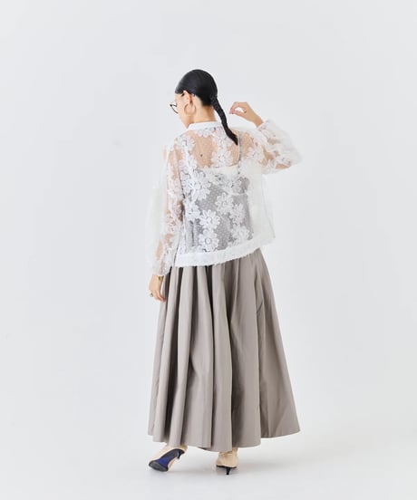 【torrazzo donna（トラッゾドンナ）】フラワーレースボリュームスリーブトップス