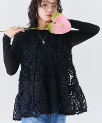 【torrazzo donna（トラッゾドンナ）】メッシュ刺繍レースノースリーブトップス