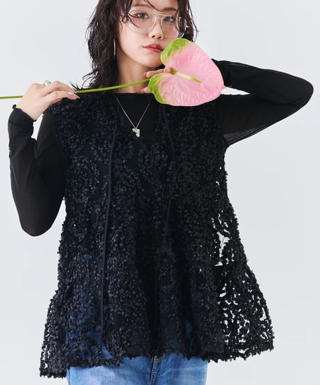 【torrazzo donna（トラッゾドンナ）】メッシュ刺繍レースノースリーブトップス
