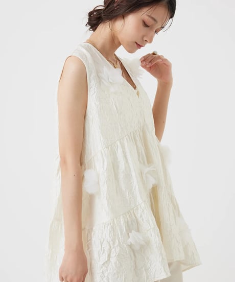 【torrazzo donna（トラッゾドンナ）】フラワーティアードトップス