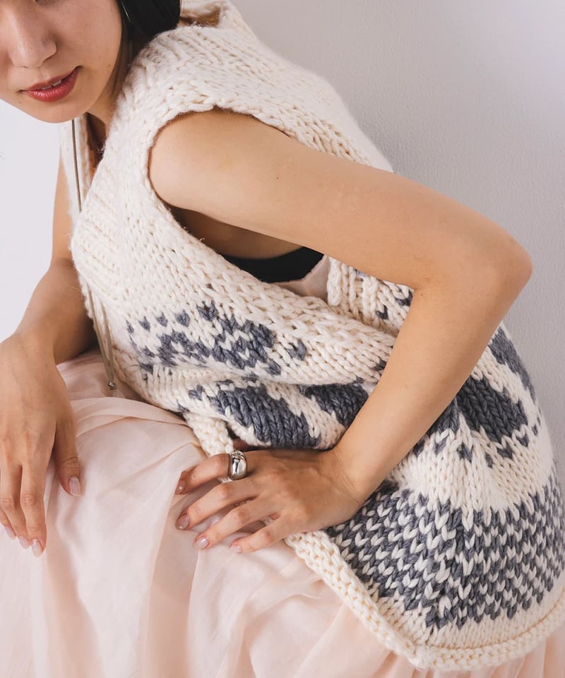 torrazzo donna（トラッゾドンナ）】ハンドメイドカウチンニットベスト