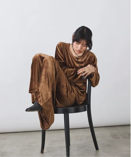 【torrazzo donna（トラッゾドンナ）】ベロアオーバーサイズプルオーバー