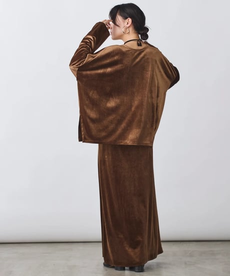 【torrazzo donna（トラッゾドンナ）】ベロアオーバーサイズプルオーバー