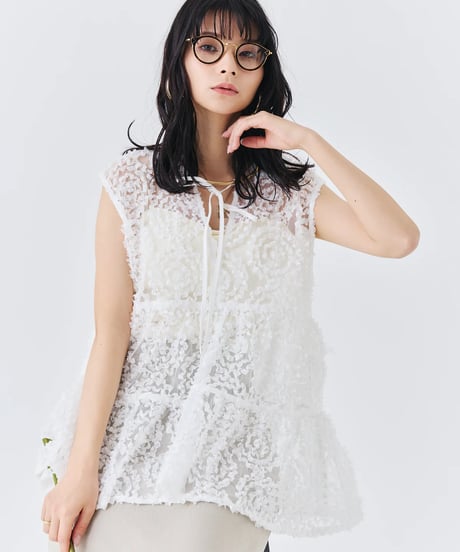 【torrazzo donna（トラッゾドンナ）】メッシュ刺繍レースノースリーブトップス