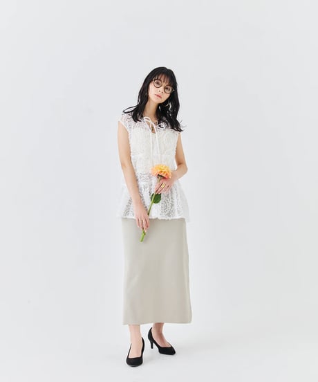 【torrazzo donna（トラッゾドンナ）】メッシュ刺繍レースノースリーブトップス