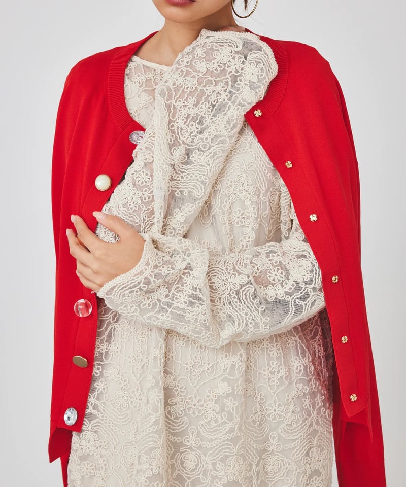【新品未使用タグ付き】トラッツォドンナ ノーカラーニットカーディガン レッド torrazzo donna（トラッゾドンナ）】麻混ビジューカーディガン | nulla