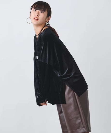 【torrazzo donna（トラッゾドンナ）】ベロアオーバーサイズプルオーバー