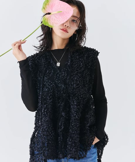 【torrazzo donna（トラッゾドンナ）】メッシュ刺繍レースノースリーブトップス