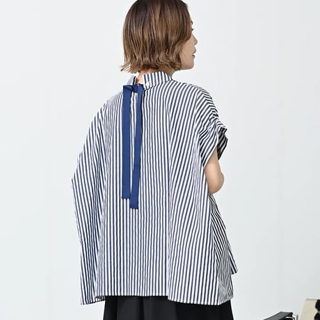 タグ付　HERENCIA ヘレンチア　バックプリーツノースリーブルゾン　ベスト タグ付 HERENCIA ヘレンチア バックプリーツノースリーブルゾン