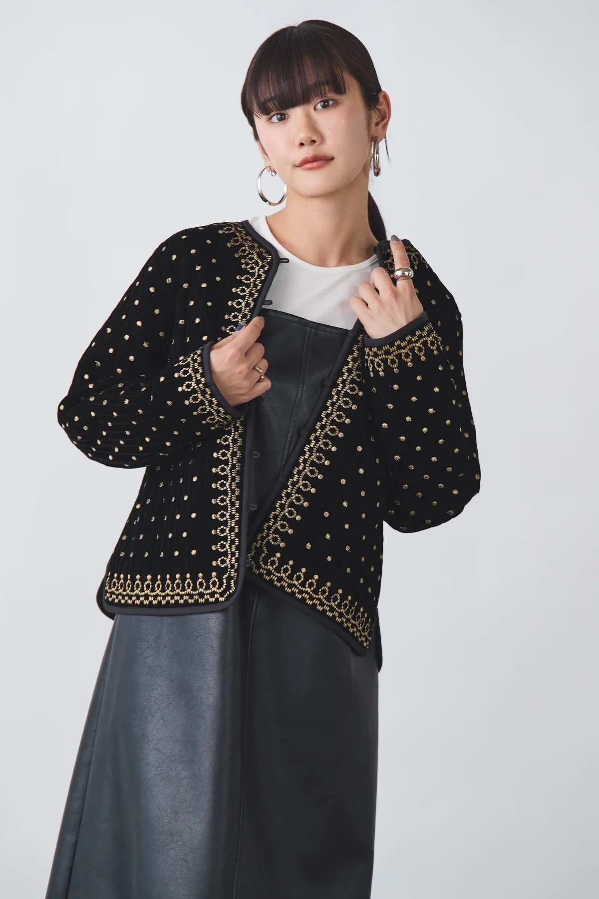 torrazzo donna（トラッゾドンナ）】ヴィンテージ調オリジナル刺繍 