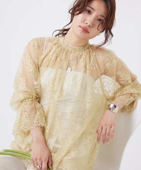 【torrazzo donna（トラッゾドンナ）】フローラルラッセルレースブラウス