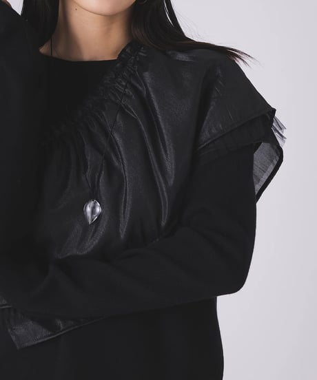 【torrazzo donna（トラッゾドンナ）】フリルパーツ別付きベーシックニット