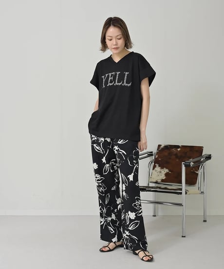 【HERENCIA（ヘレンチア）】VネックロゴTシャツ