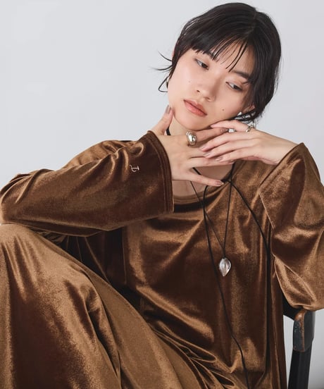 【torrazzo donna（トラッゾドンナ）】ベロアオーバーサイズプルオーバー