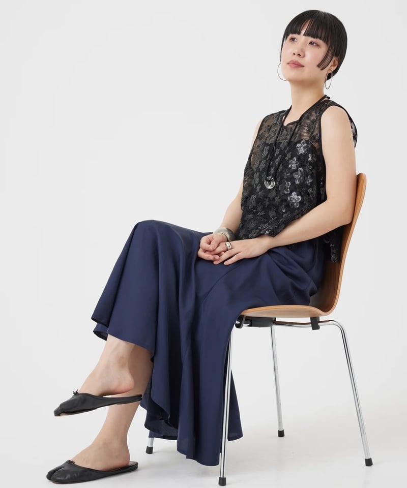 torrazzo donna（トラッゾドンナ）】スパングルサイドリボンベスト
