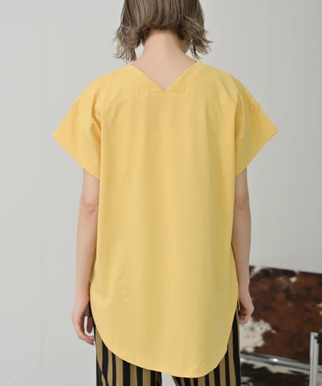 【HERENCIA（ヘレンチア）】VネックロゴTシャツ