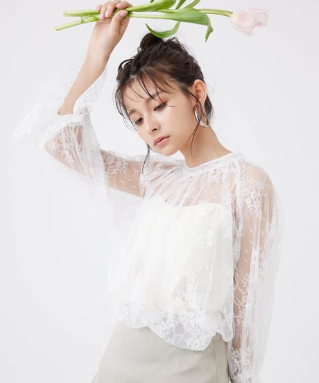 【torrazzo donna（トラッゾドンナ）】フローラルラッセルレースブラウス