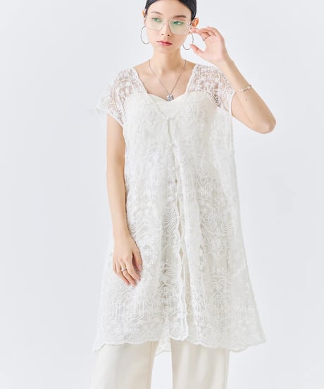 【torrazzo donna（トラッゾドンナ）】コード刺繍レースジレ