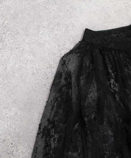 【torrazzo donna（トラッゾドンナ）】フローラルラッセルレースブラウス