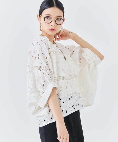【torrazzo donna（トラッゾドンナ）】インドカットワークレーストップス