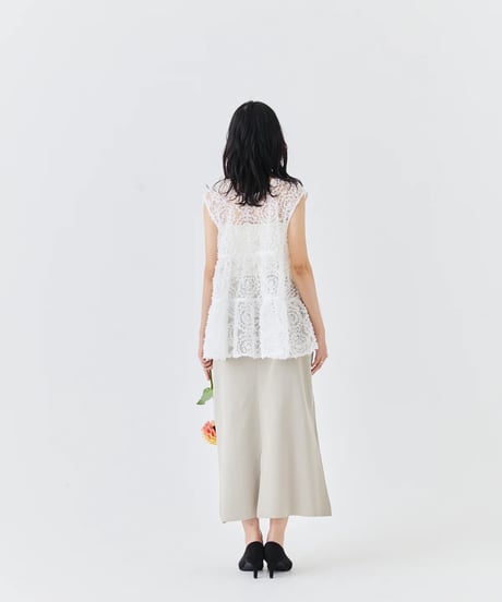 【torrazzo donna（トラッゾドンナ）】メッシュ刺繍レースノースリーブトップス