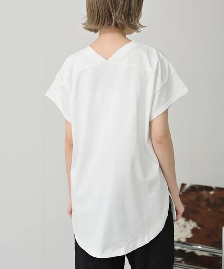 【HERENCIA（ヘレンチア）】VネックロゴTシャツ